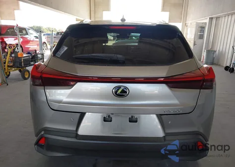 2020 Lexus Ux 200 z USA, uszkodzony, nr VIN JTHP3JBH0L2023798